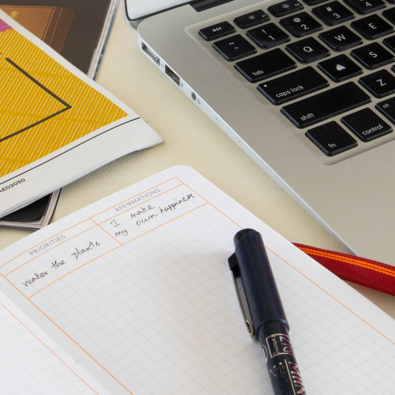 PETITE - UNDATED - WEEKLY PLANNER - HARD COVER - Image 15