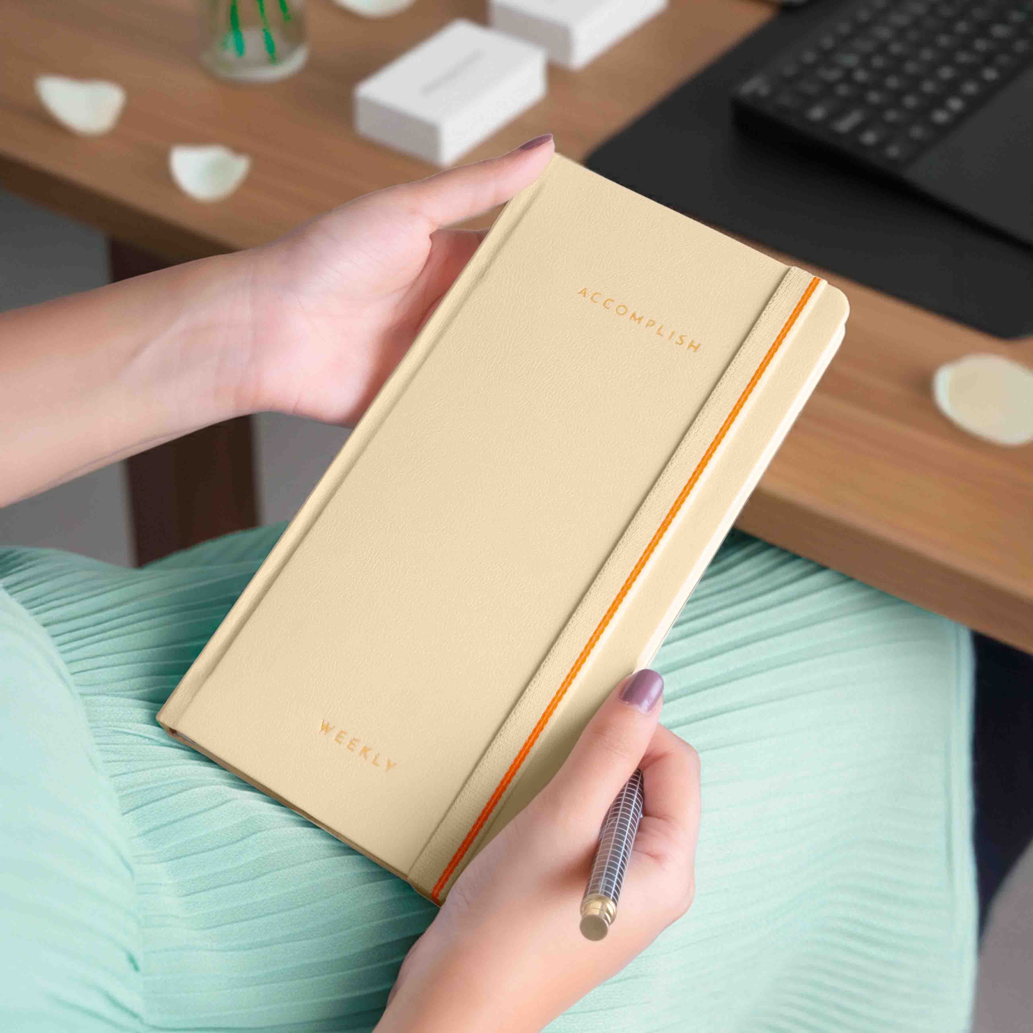 PETITE - UNDATED - WEEKLY PLANNER - HARD COVER - Image 26