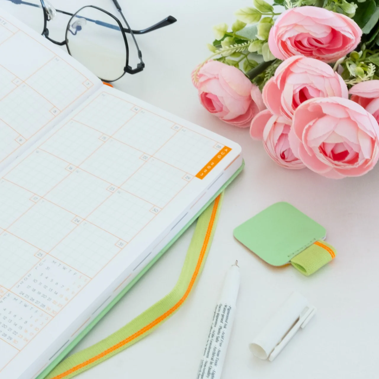 PETITE - UNDATED - WEEKLY PLANNER - HARD COVER - Image 91