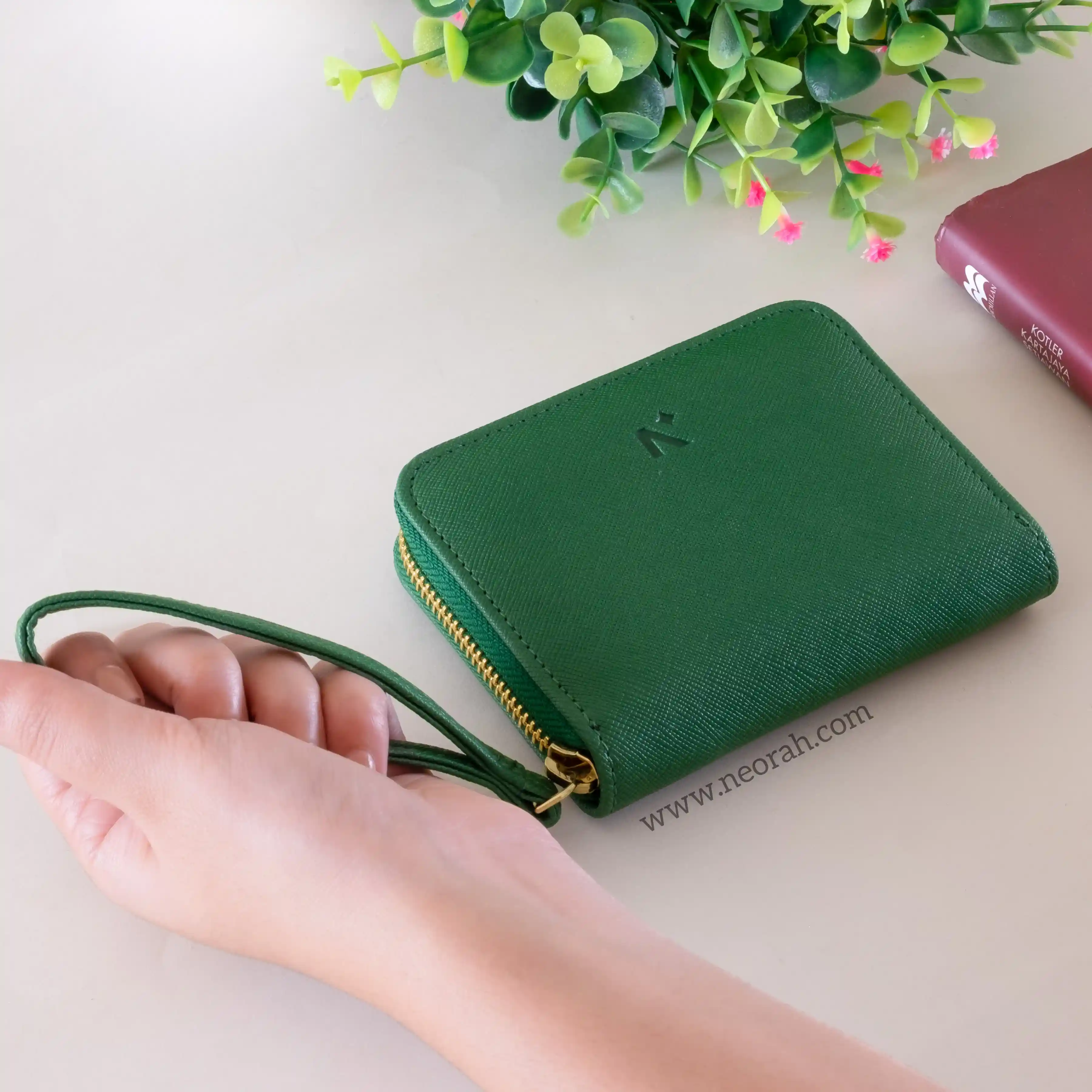 BIJOU - WOMEN ZIP AROUND WALLET WITH WRISTLET - Image 95