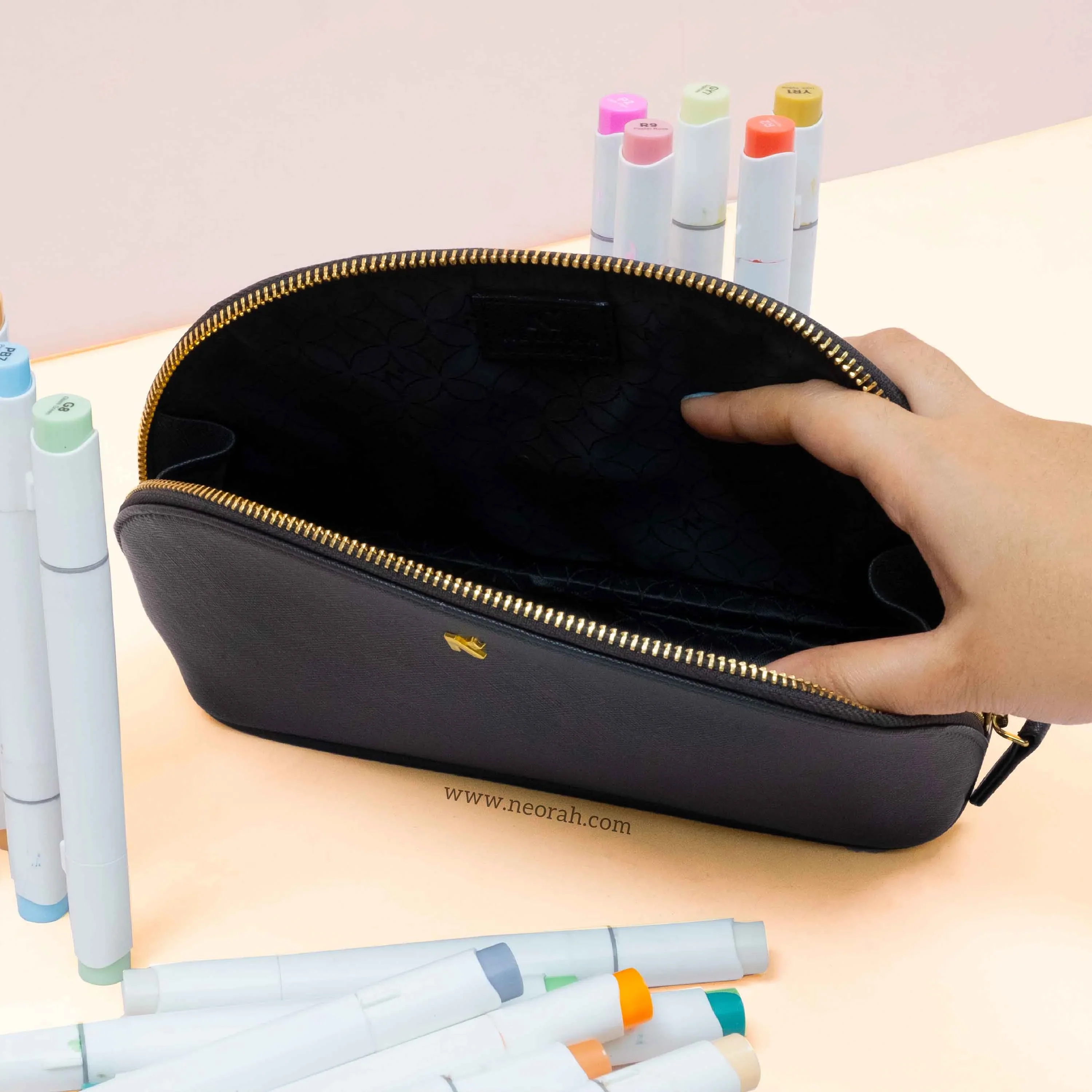 TRAVEL POUCH - Image 15