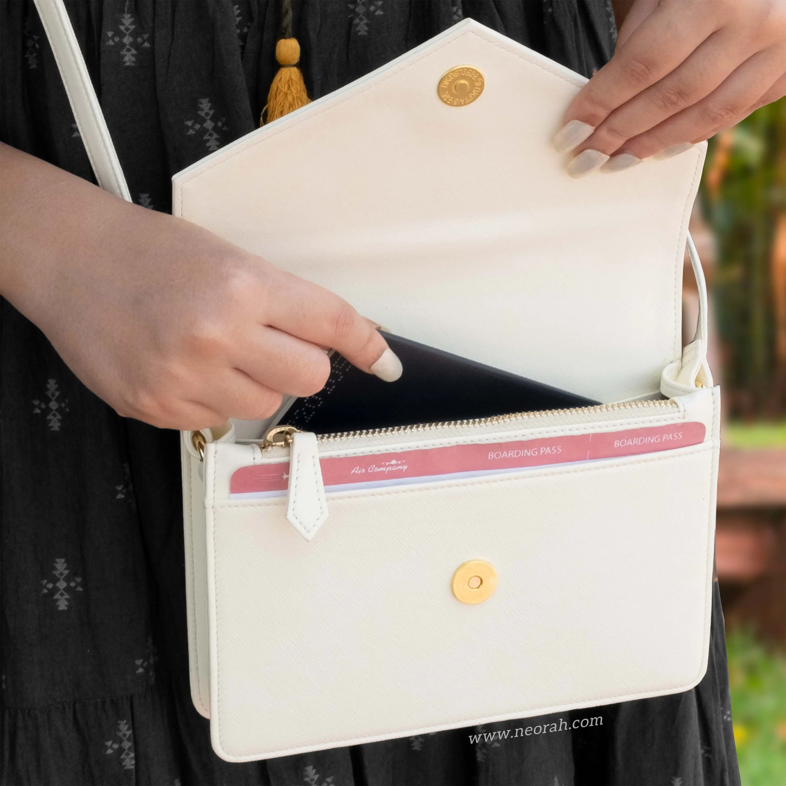 EMMA | CROSSBODY SLING BAG | ENVELOPE - Image 24