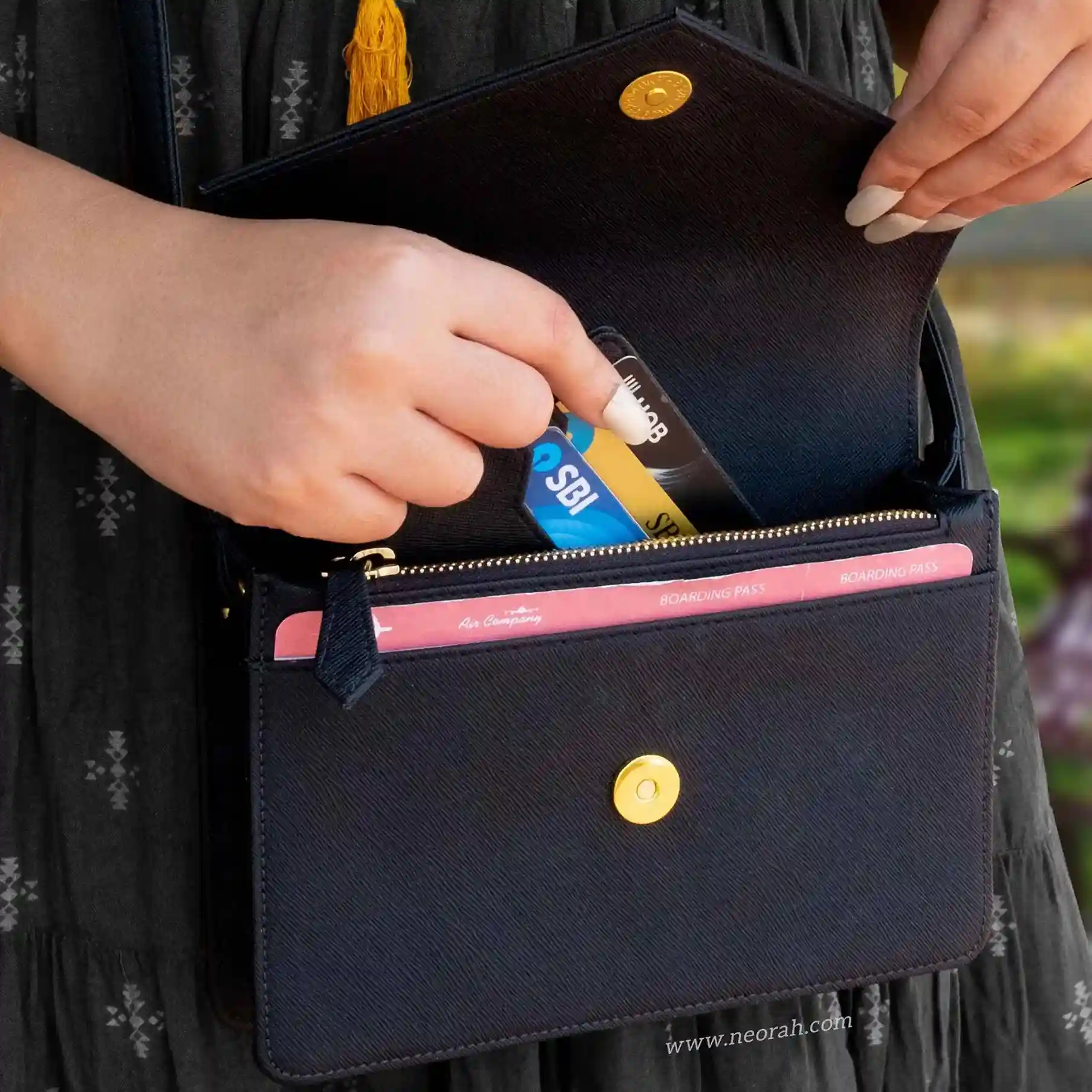 EMMA | CROSSBODY SLING BAG | ENVELOPE - Image 33