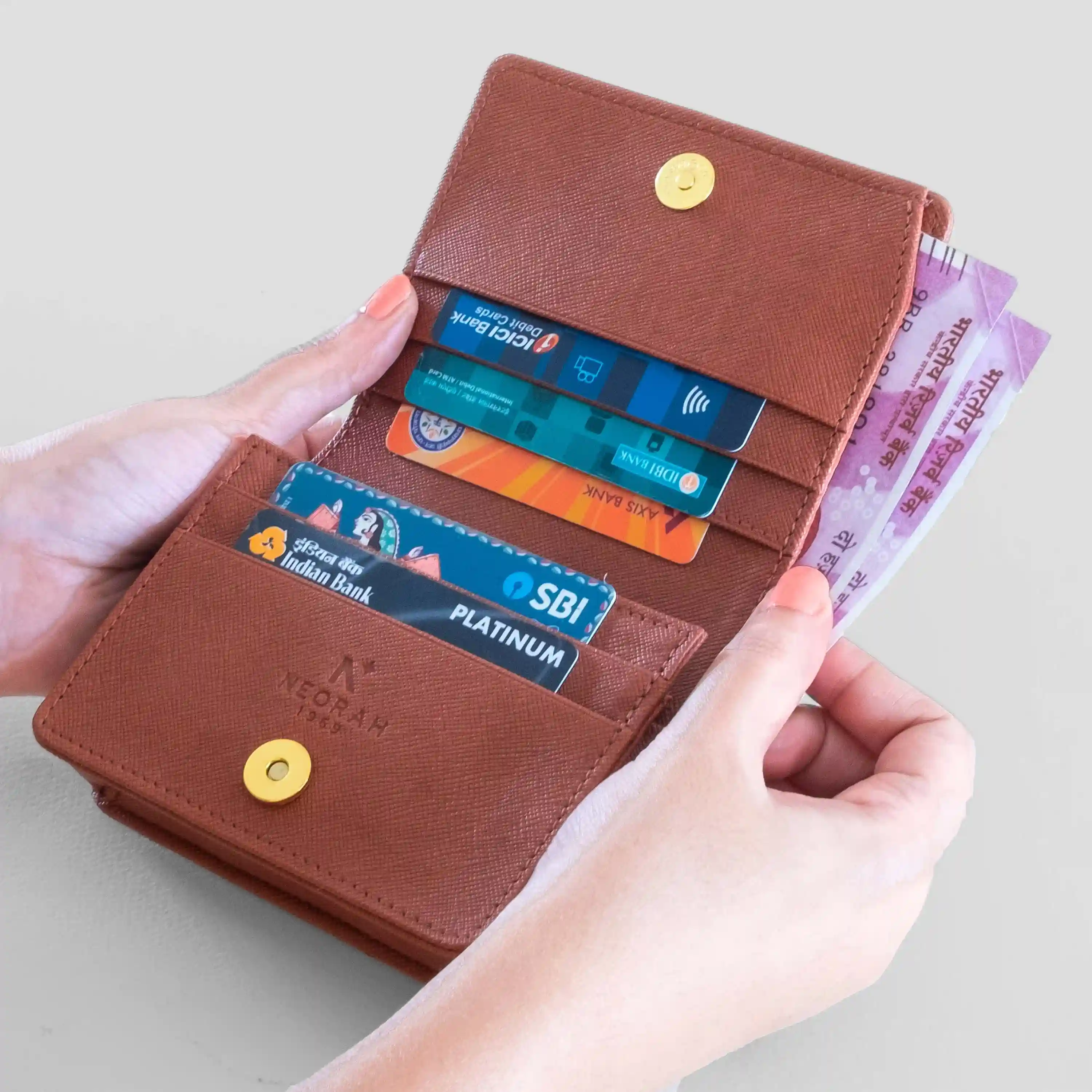 ENCHANTE - QUILTED SMALL WALLET - Image 8