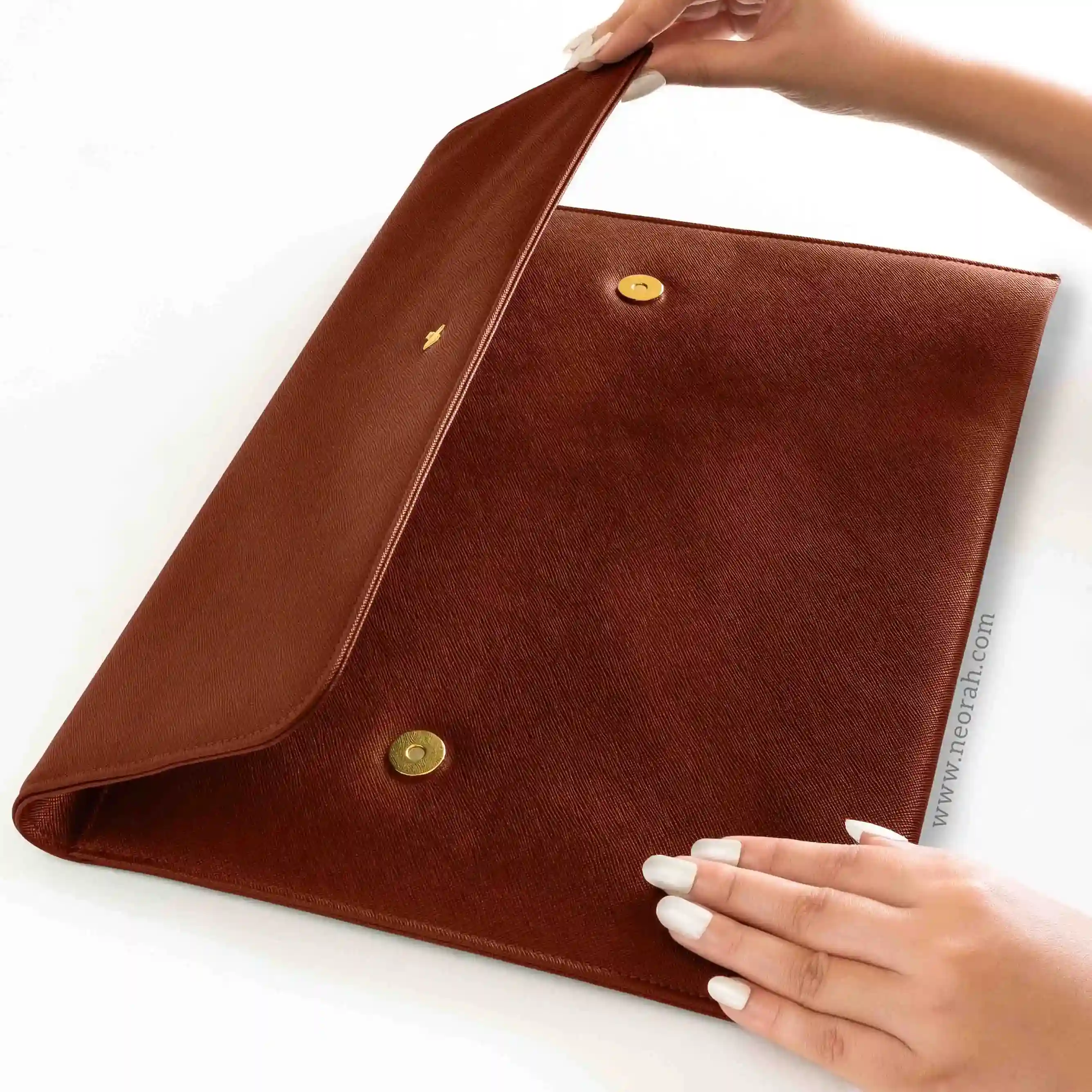LAPTOP SLEEVE WITH FLAP + MAGNETIC CLOSURE - Image 19