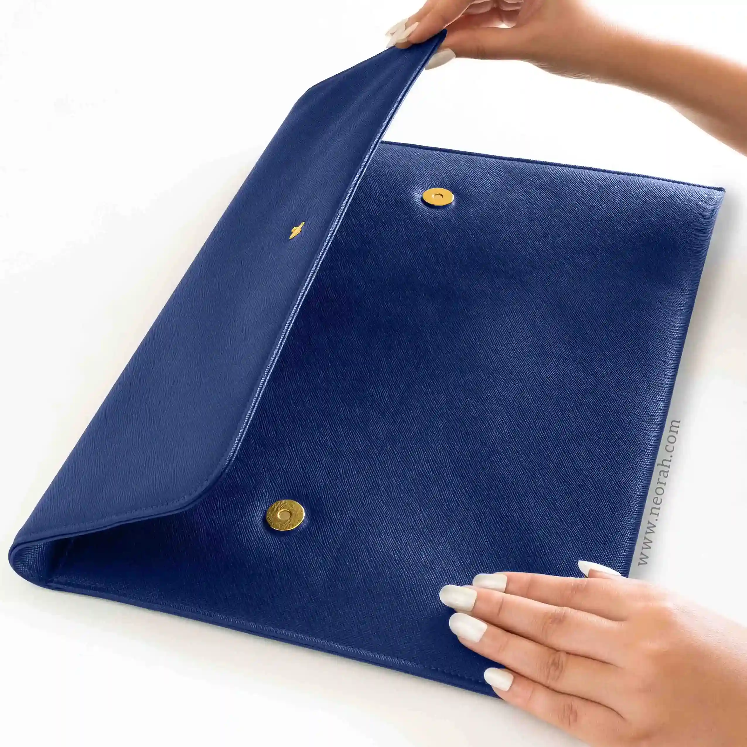 LAPTOP SLEEVE WITH FLAP + MAGNETIC CLOSURE - Image 28