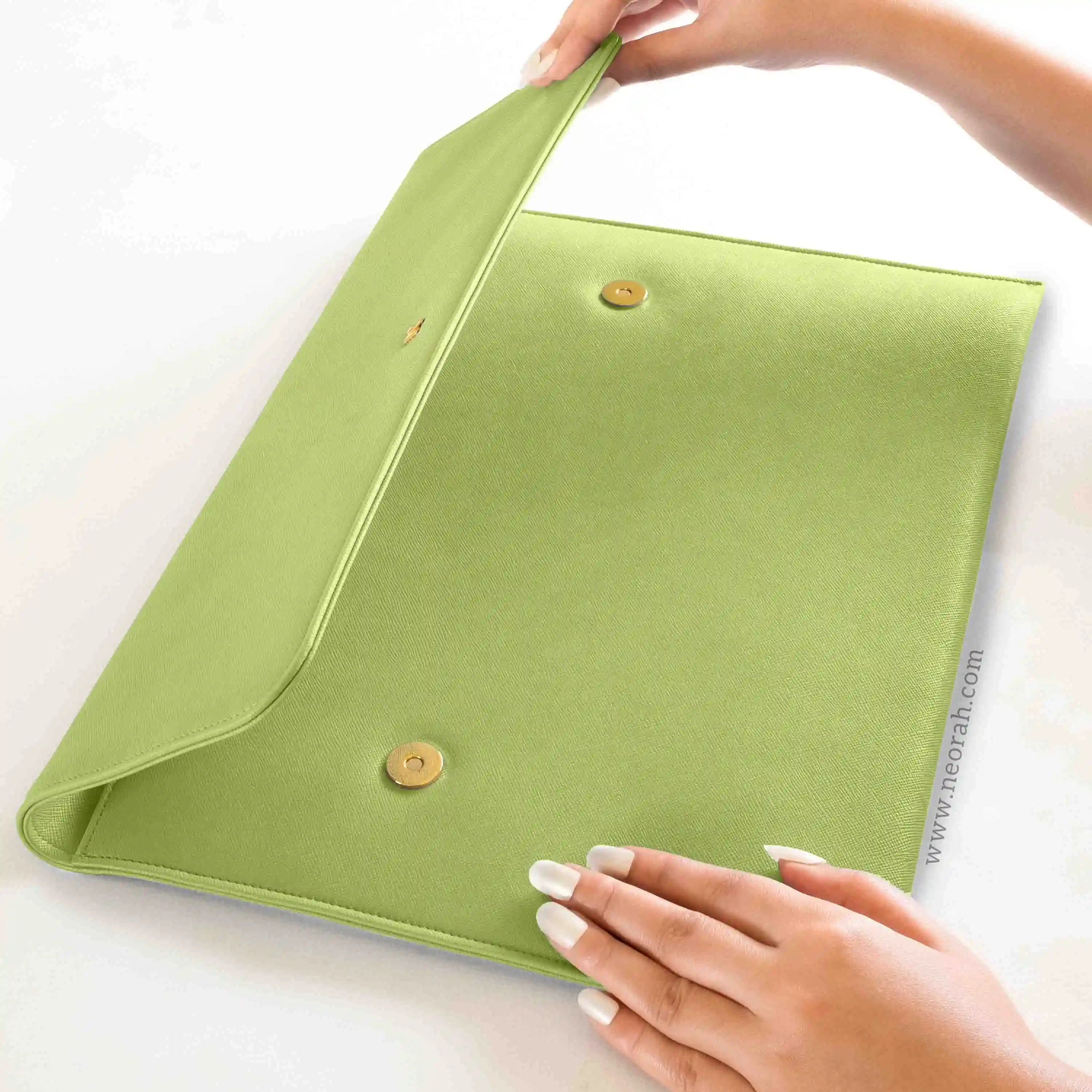LAPTOP SLEEVE WITH FLAP + MAGNETIC CLOSURE - Image 52