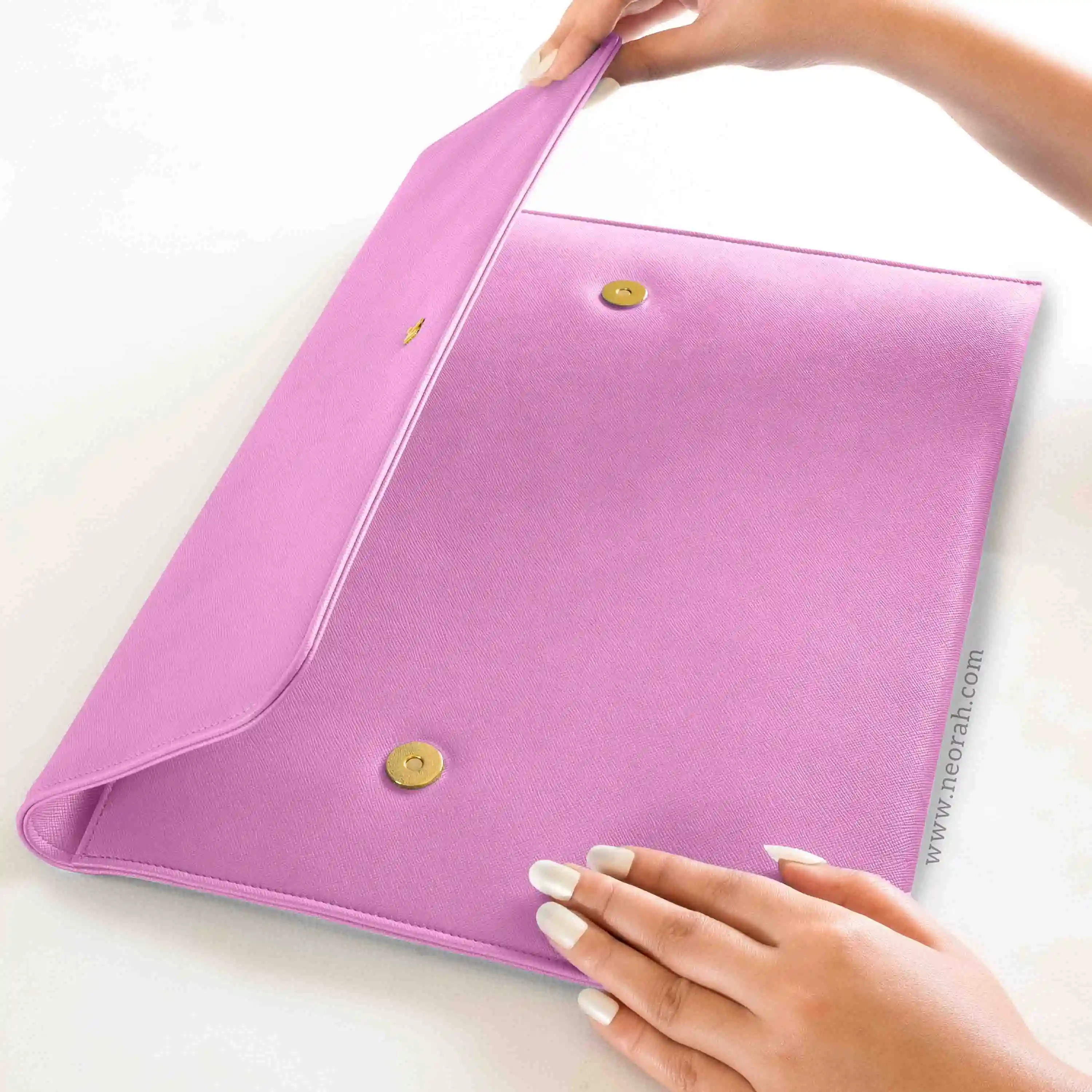 LAPTOP SLEEVE WITH FLAP + MAGNETIC CLOSURE - Image 60
