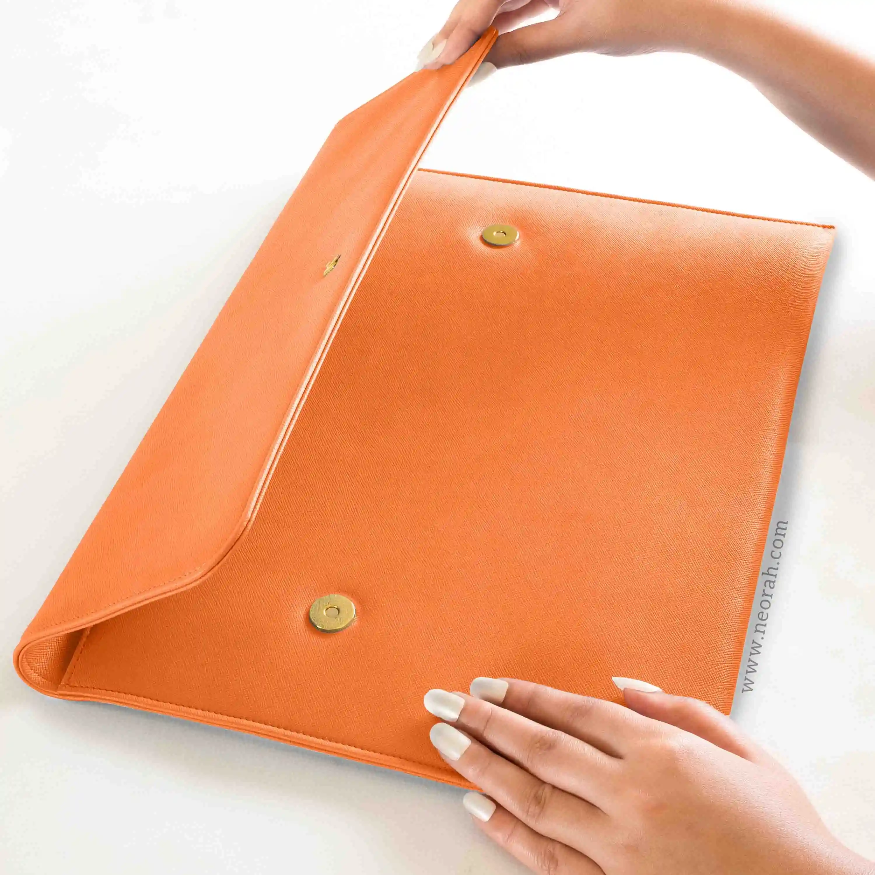 LAPTOP SLEEVE WITH FLAP + MAGNETIC CLOSURE - Image 68