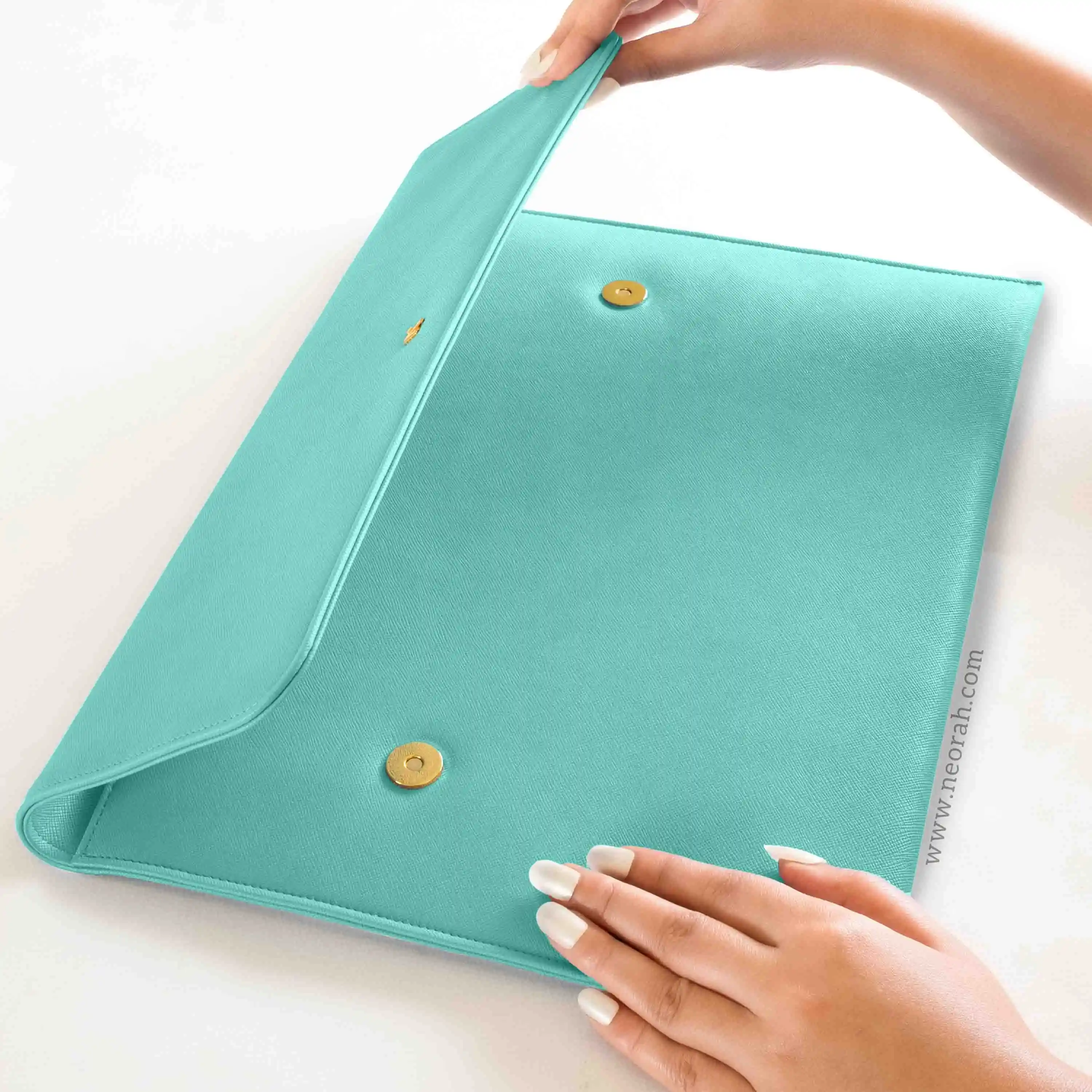 LAPTOP SLEEVE WITH FLAP + MAGNETIC CLOSURE - Image 92