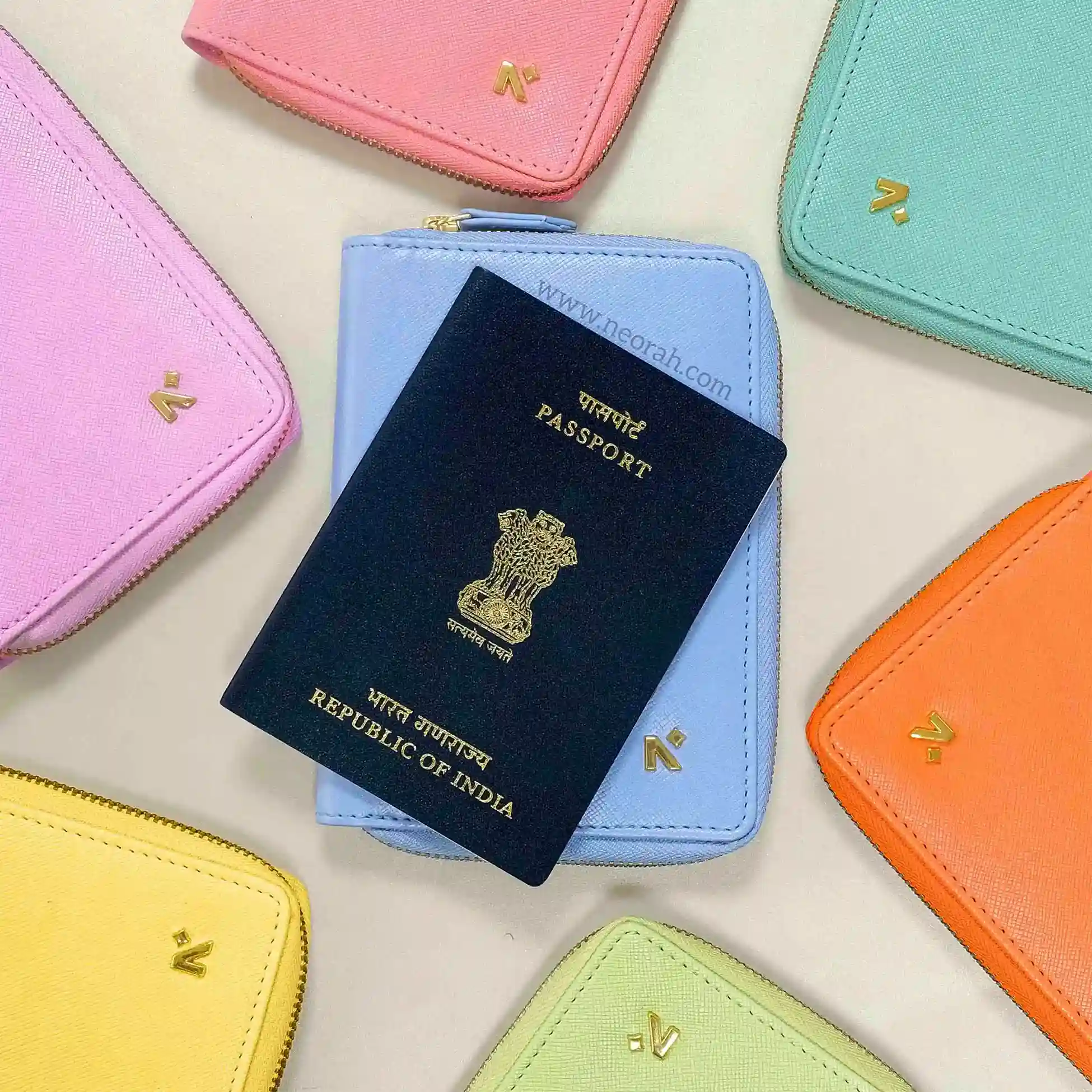 B7 - ORGANISER / PASSPORT COVER - ZIP - Image 119