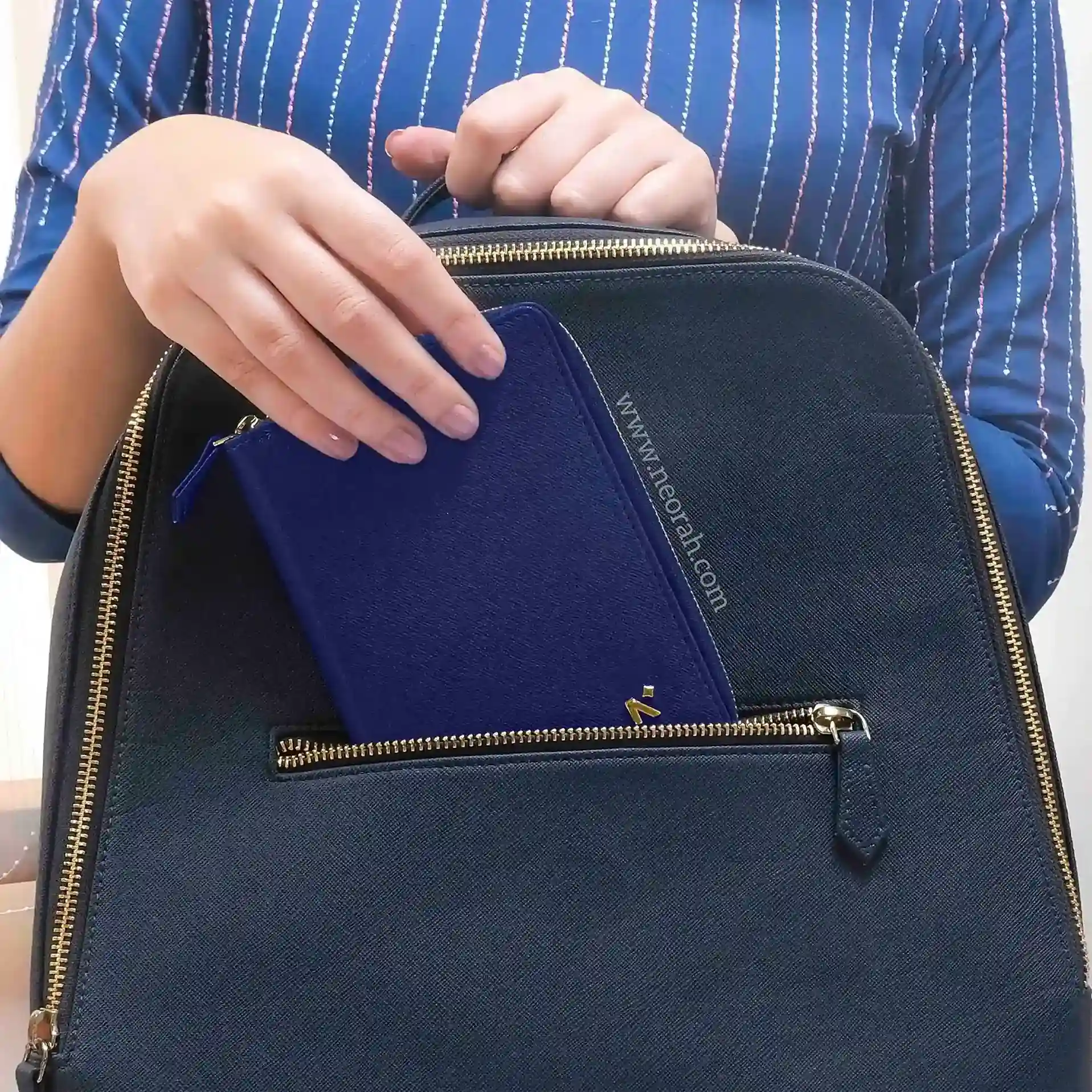 B7 - ORGANISER / PASSPORT COVER - ZIP - Image 85