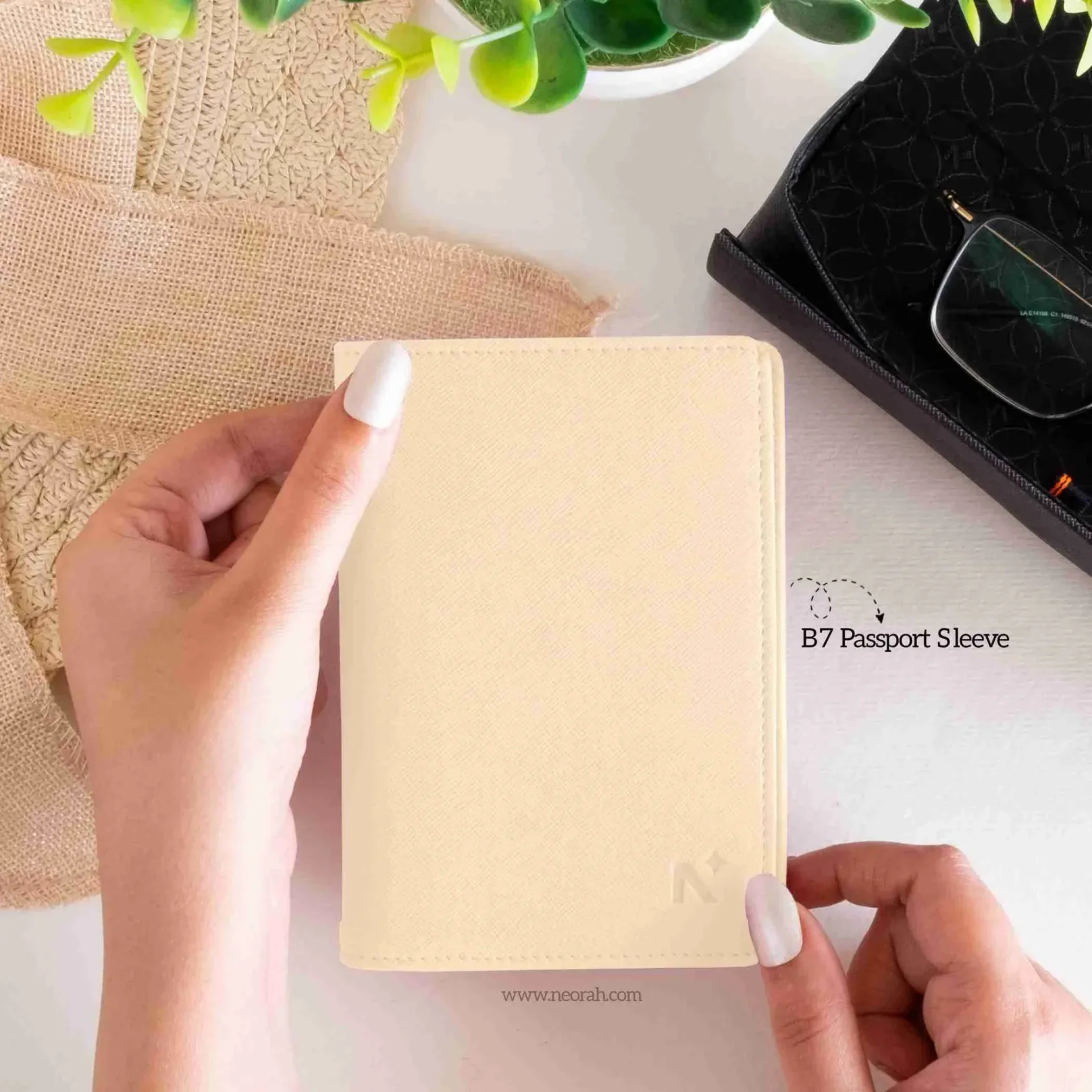 B7 - ORGANISER / PASSPORT COVER - Image 10
