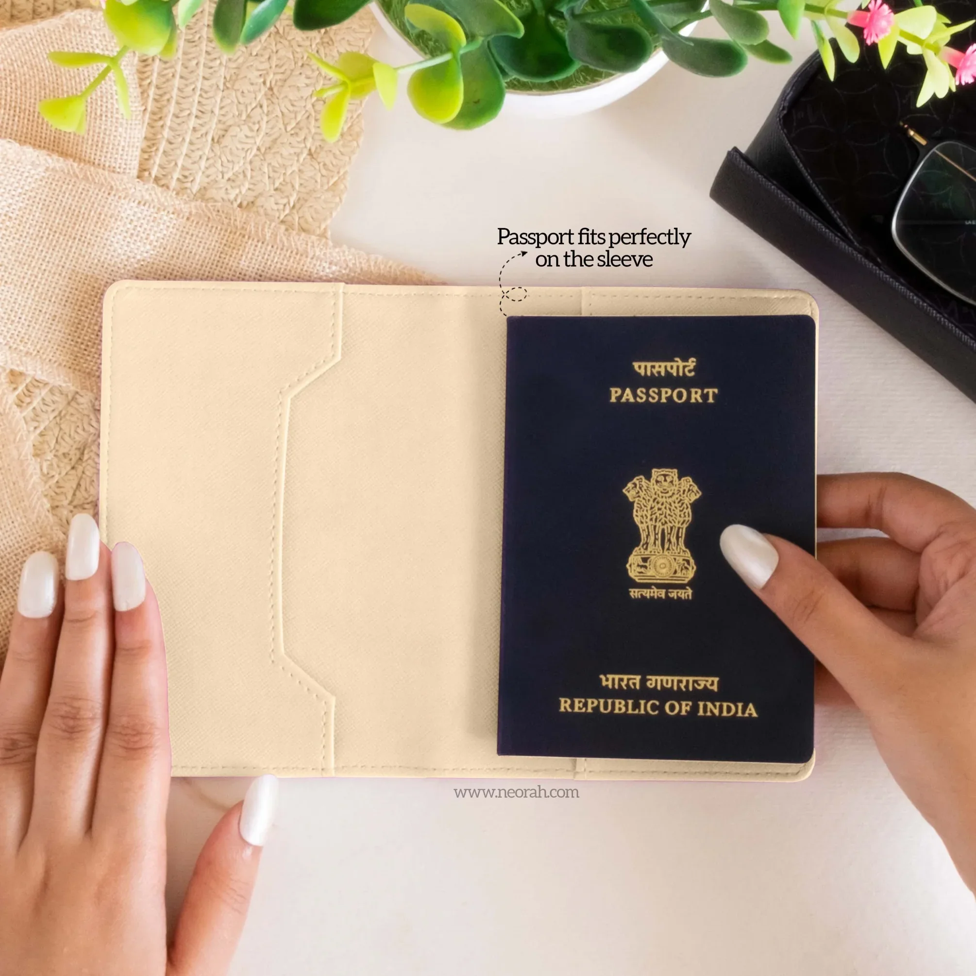 B7 - ORGANISER / PASSPORT COVER - Image 12