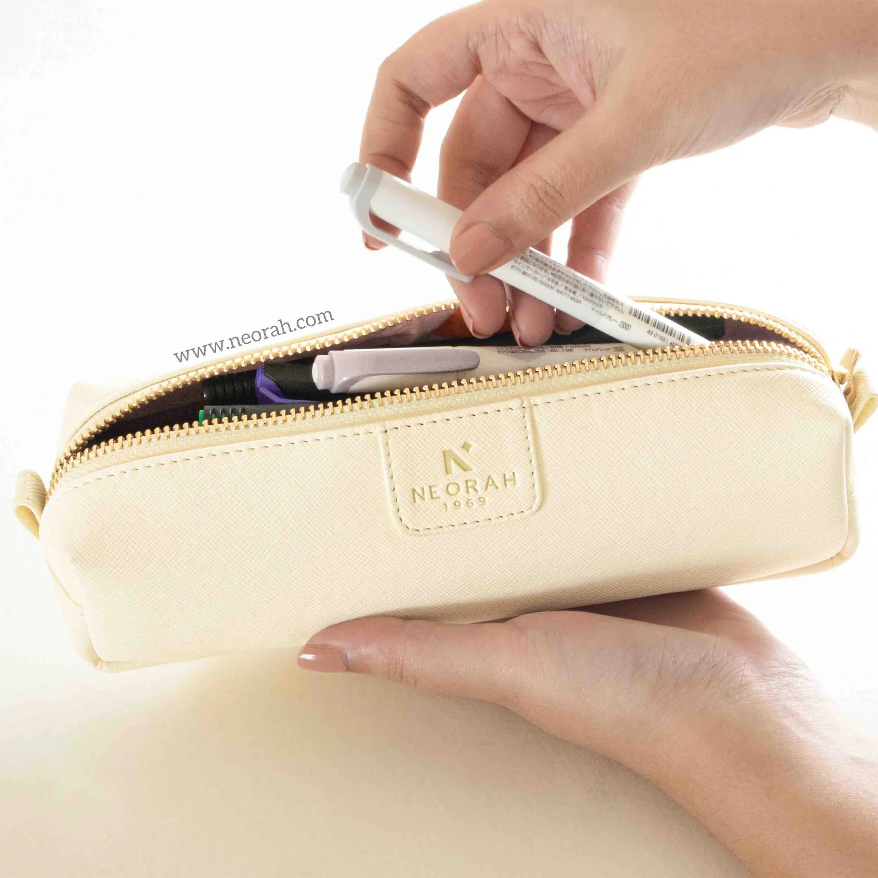 PEN POUCH - SQUARE