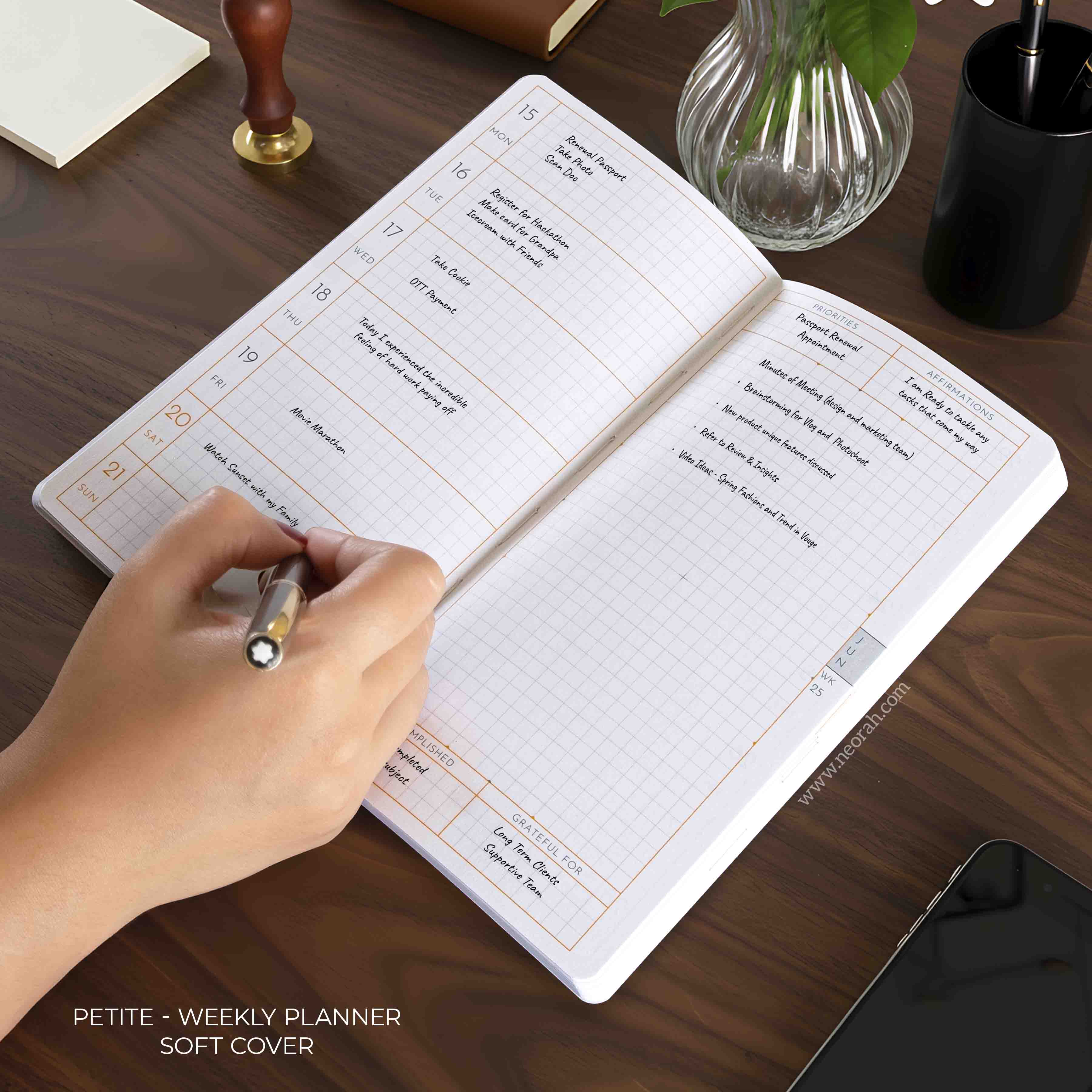 PETITE - 2026 - WEEKLY PLANNER  - 176 PAGES - SOFT COVER - Image 15