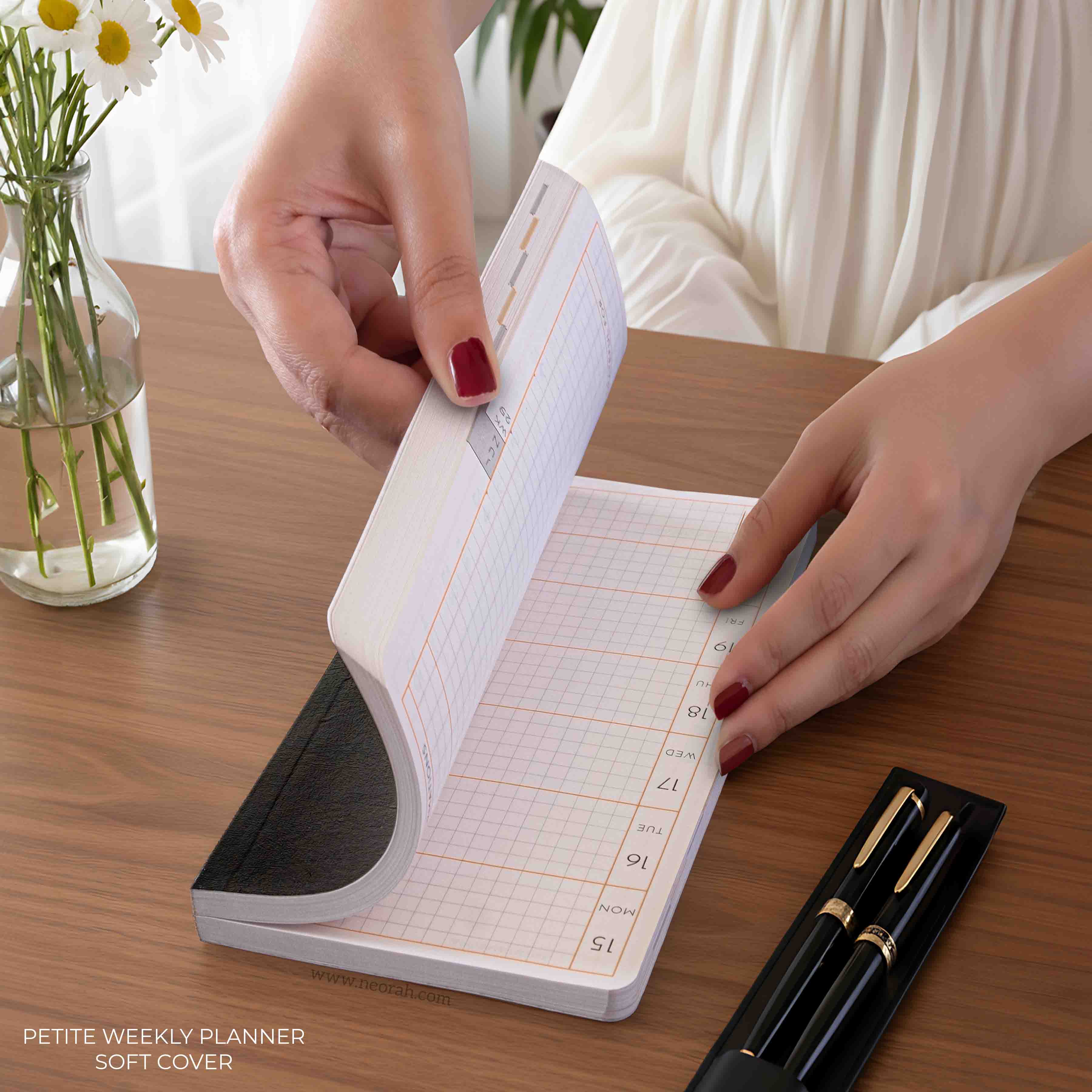 PETITE - 2026 - WEEKLY PLANNER  - 176 PAGES - SOFT COVER - Image 4