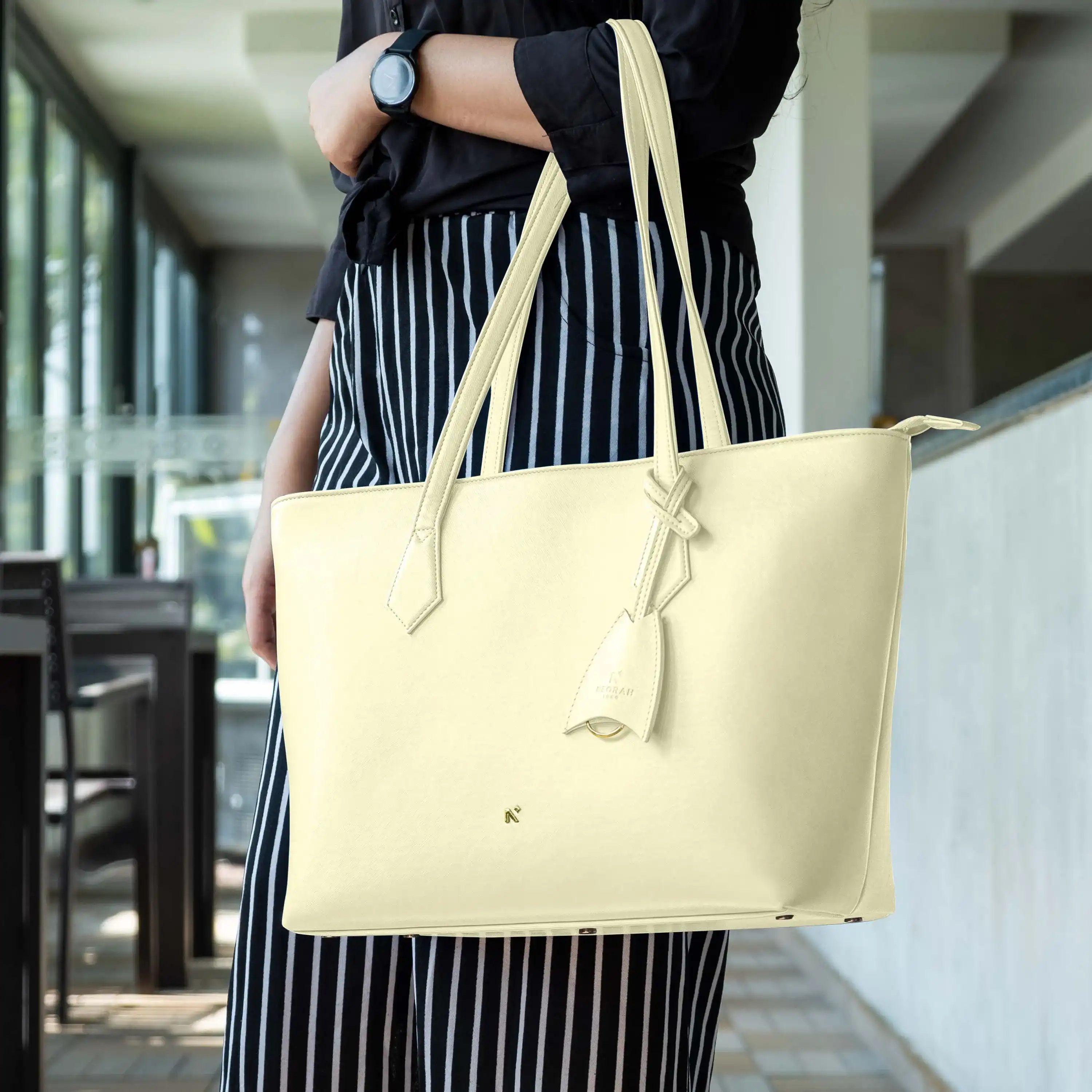 CLASSIC TOTE BAG - Image 28