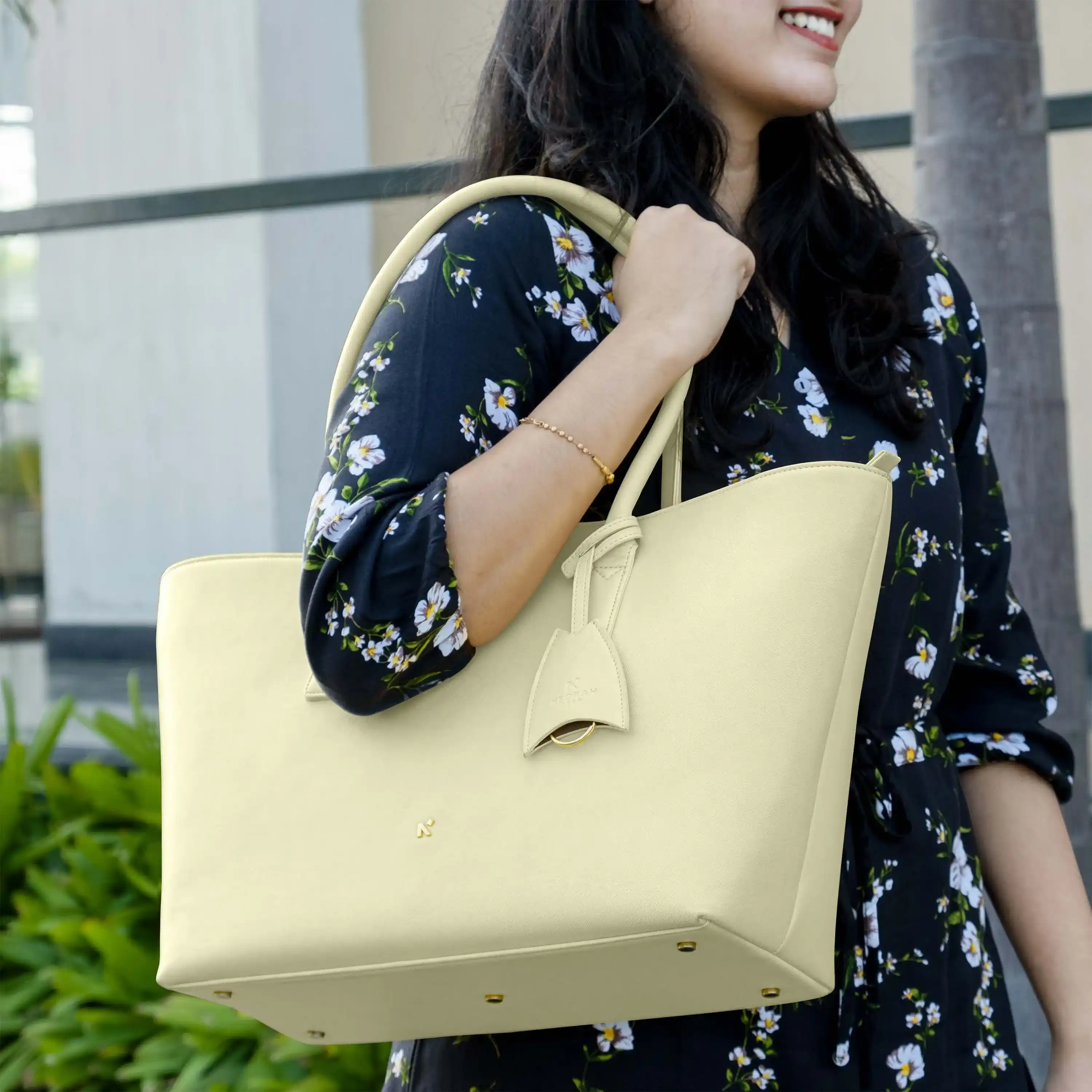 CLASSIC TOTE BAG - Image 30
